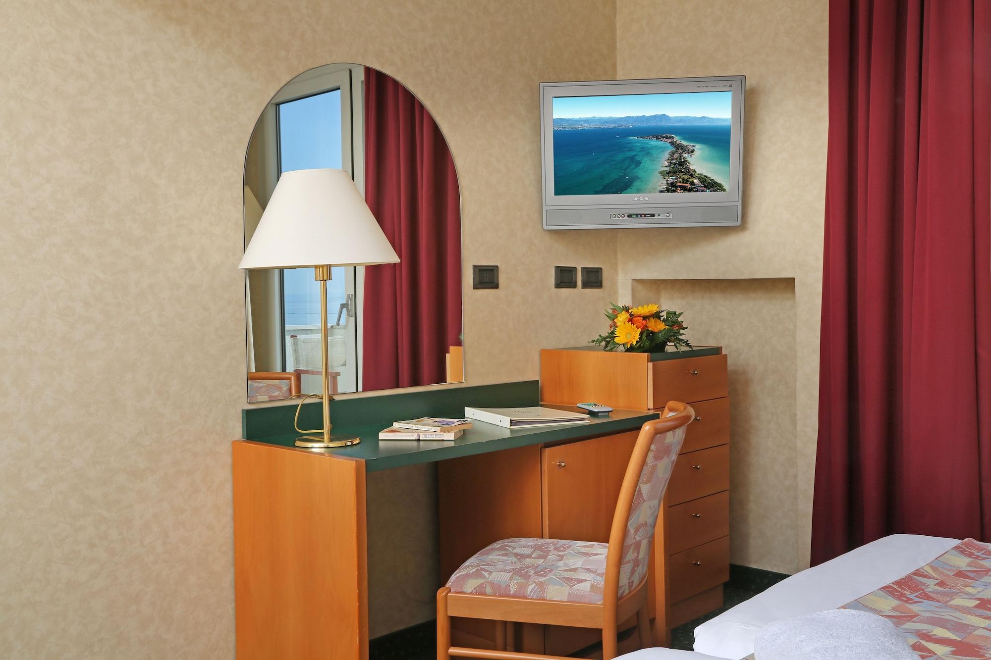 Hotel Nettuno Бардолино Экстерьер фото