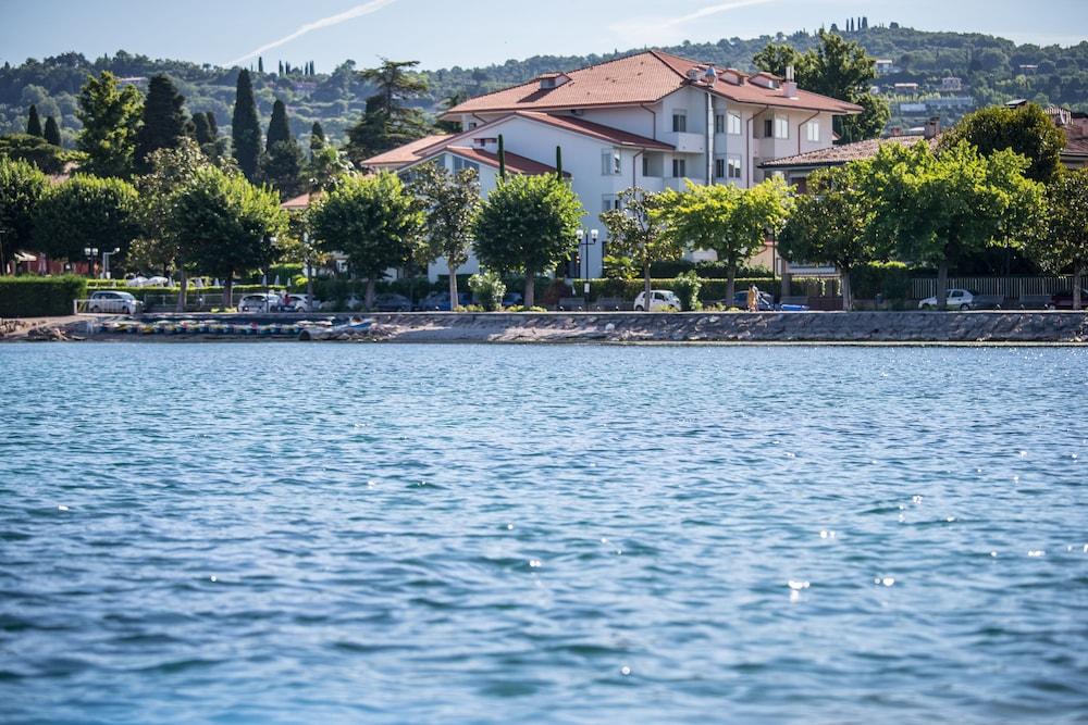 Hotel Nettuno Бардолино Экстерьер фото