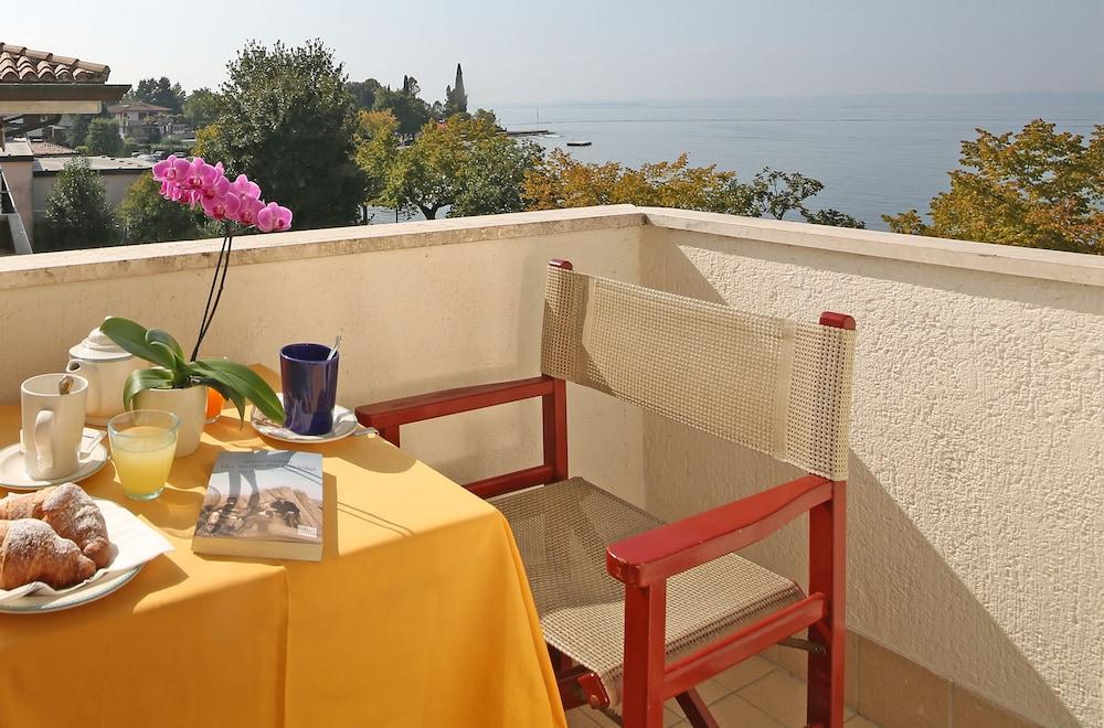Hotel Nettuno Бардолино Экстерьер фото