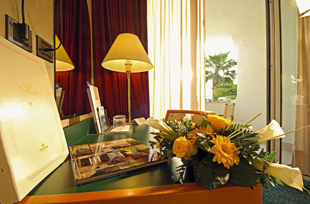 Hotel Nettuno Бардолино Экстерьер фото