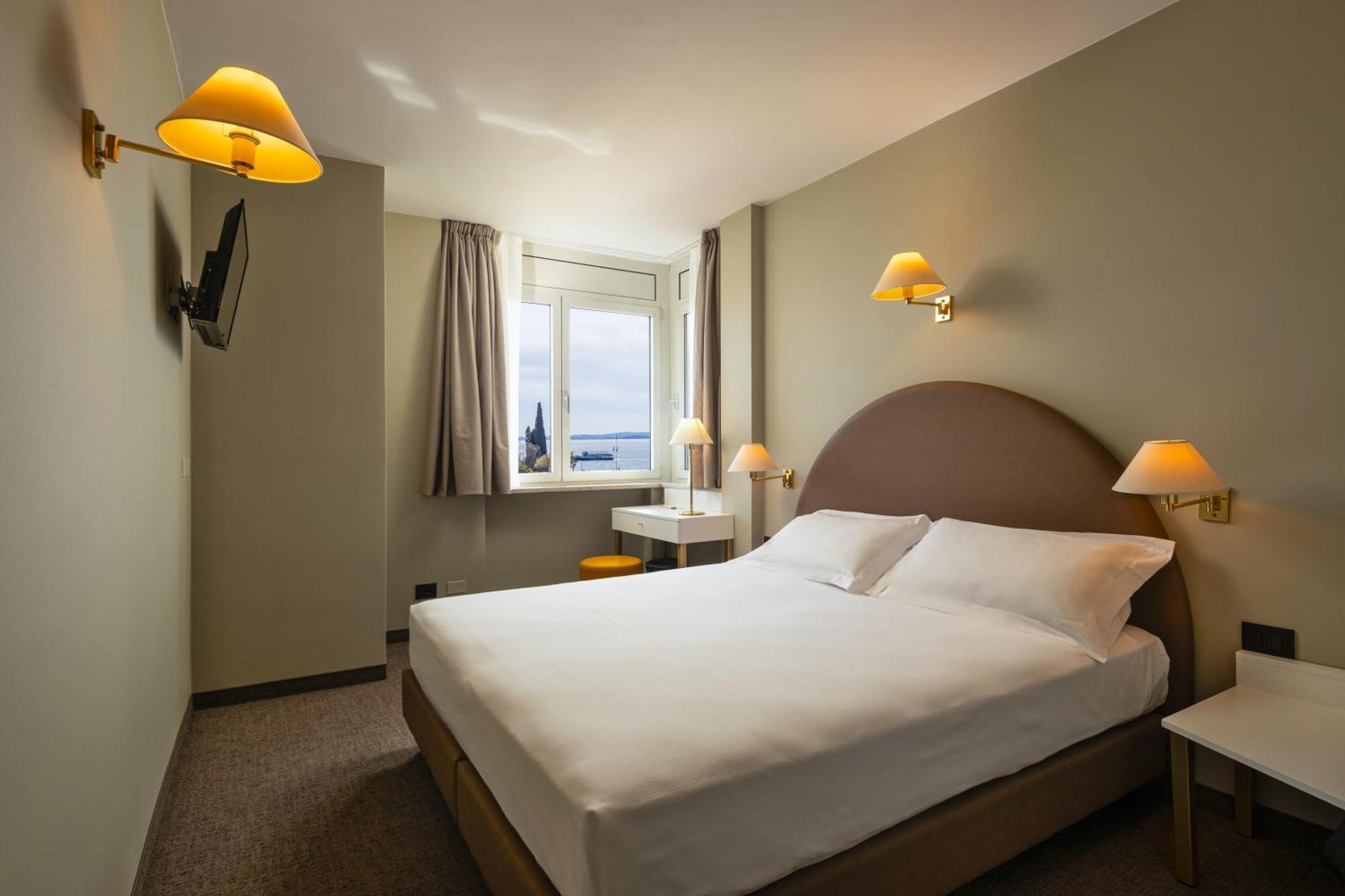Hotel Nettuno Бардолино Экстерьер фото
