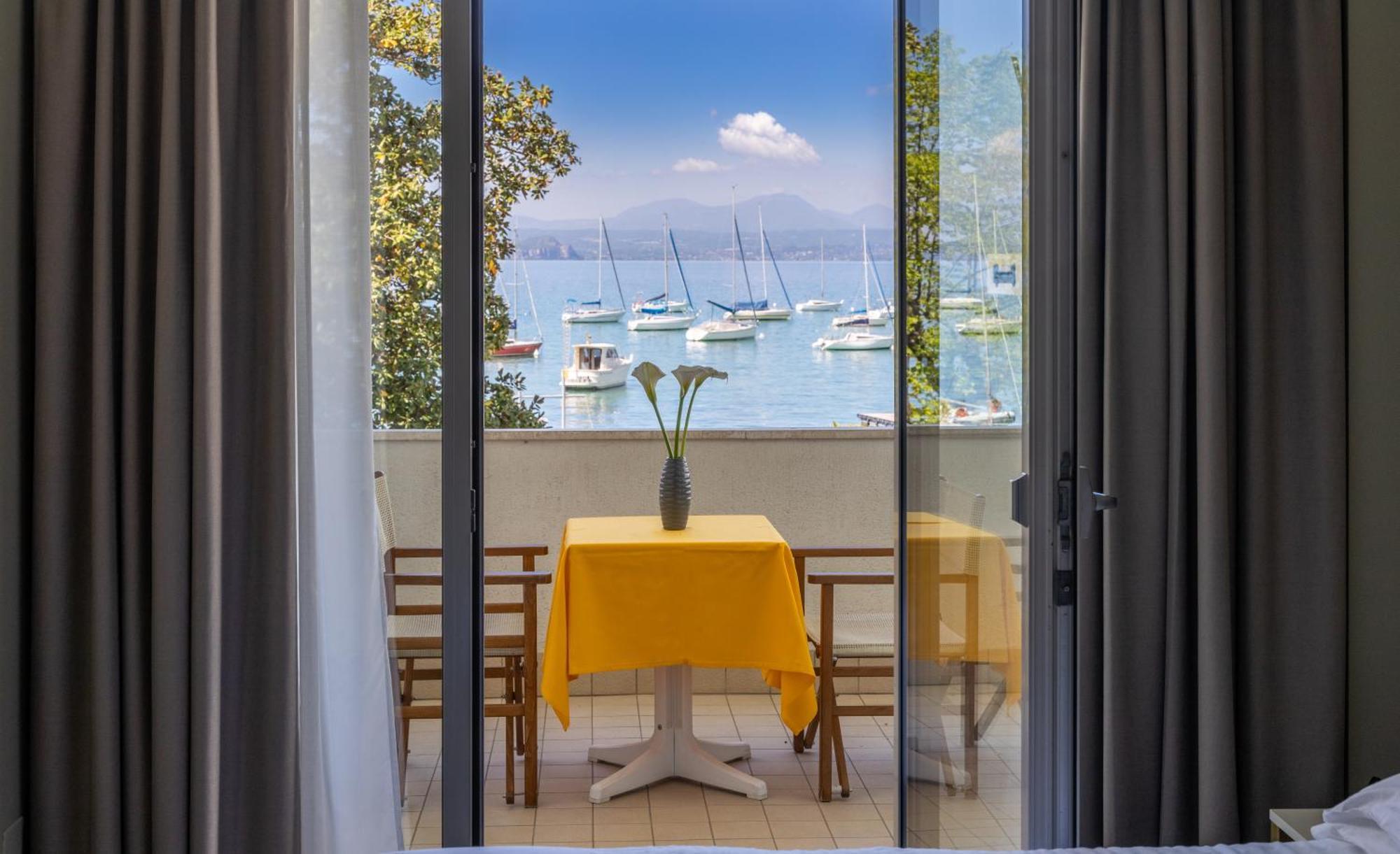Hotel Nettuno Бардолино Экстерьер фото