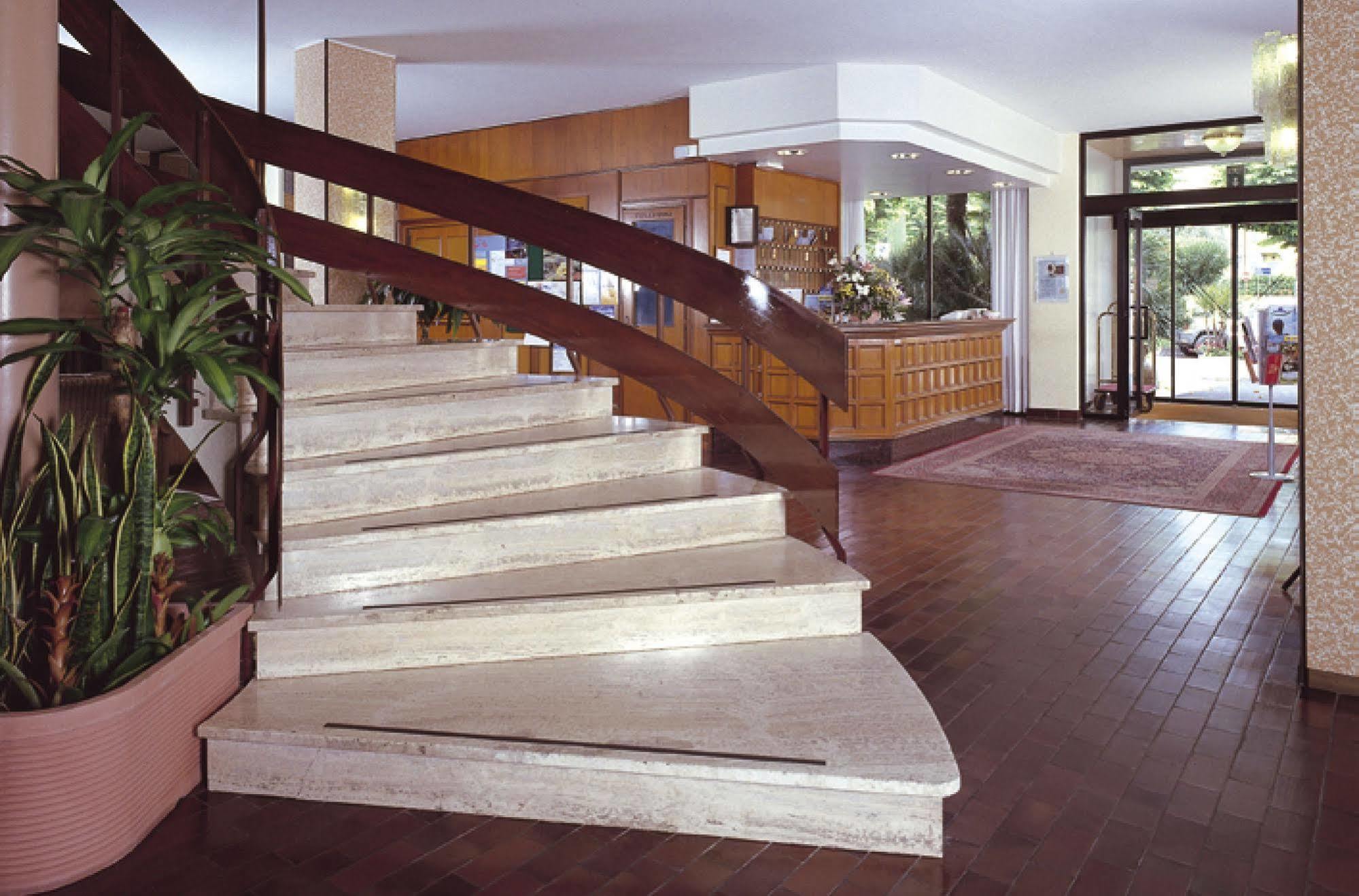 Hotel Nettuno Бардолино Экстерьер фото