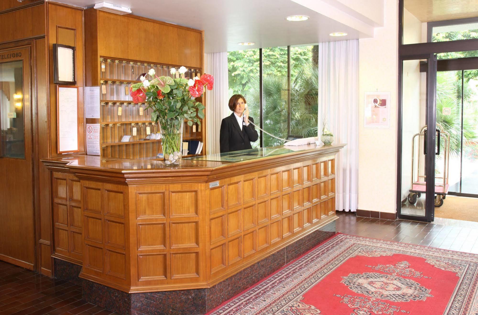 Hotel Nettuno Бардолино Экстерьер фото