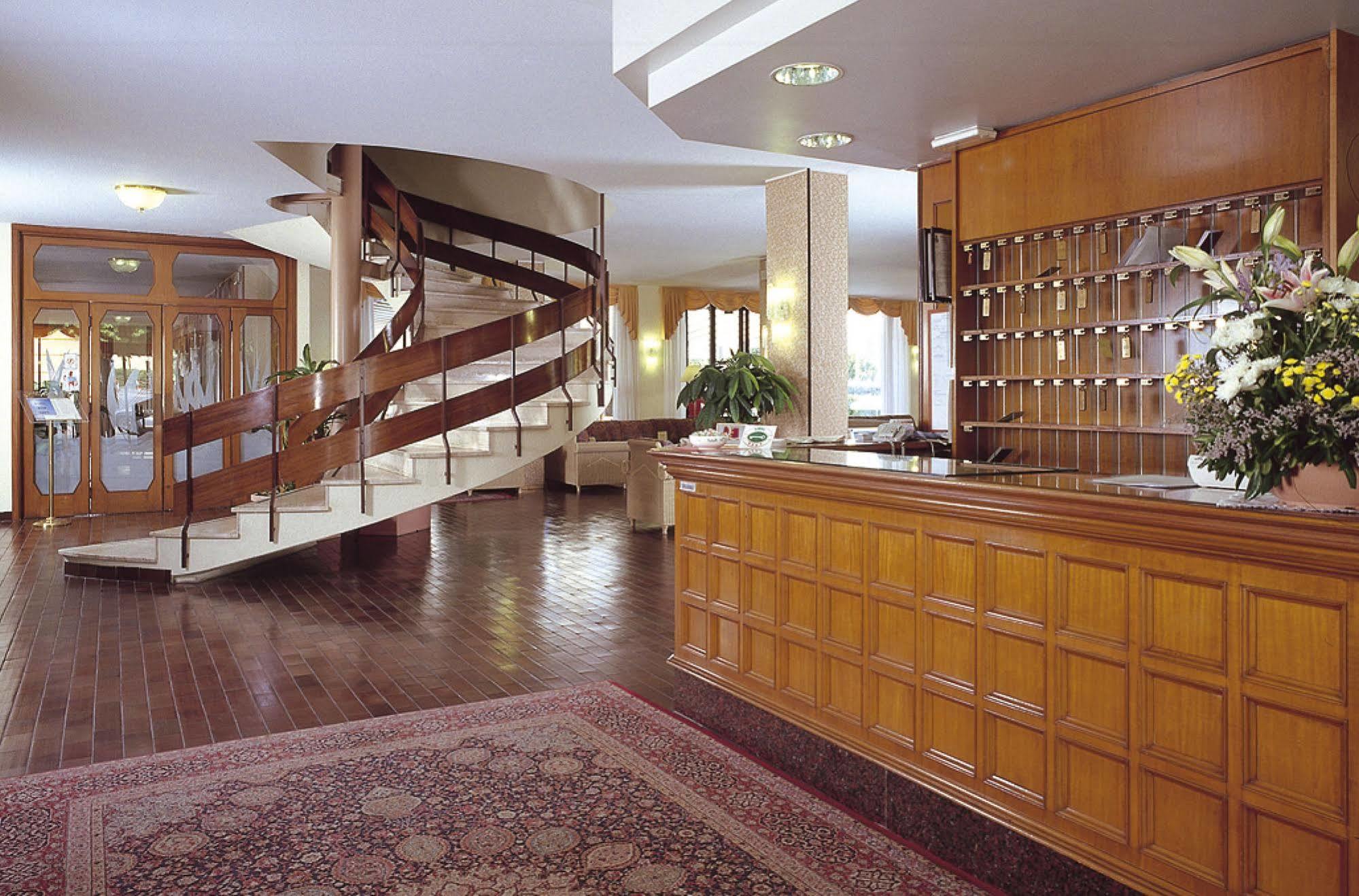 Hotel Nettuno Бардолино Экстерьер фото