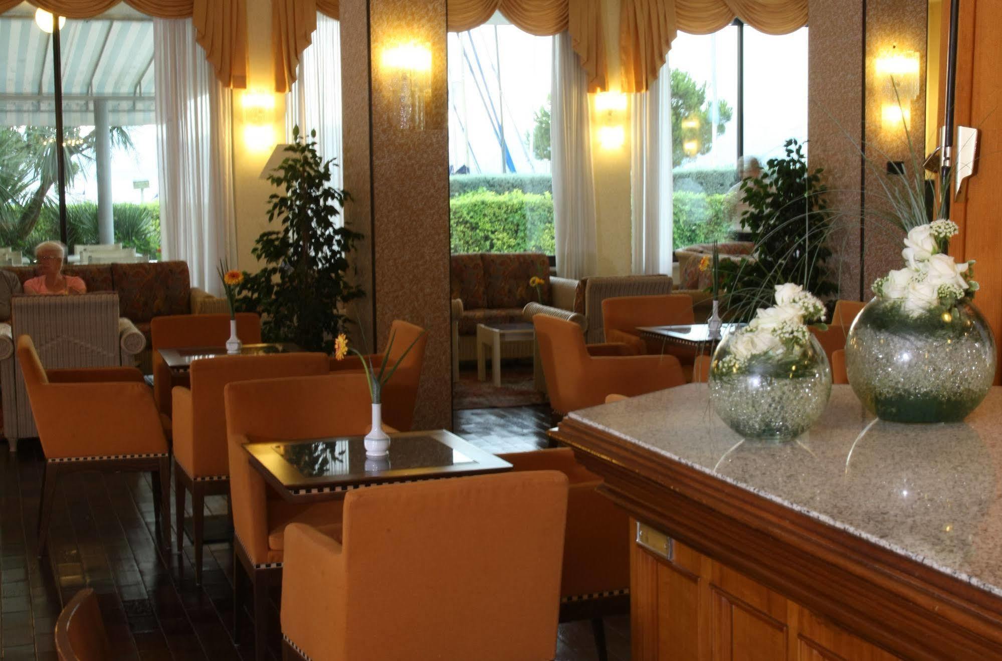 Hotel Nettuno Бардолино Экстерьер фото