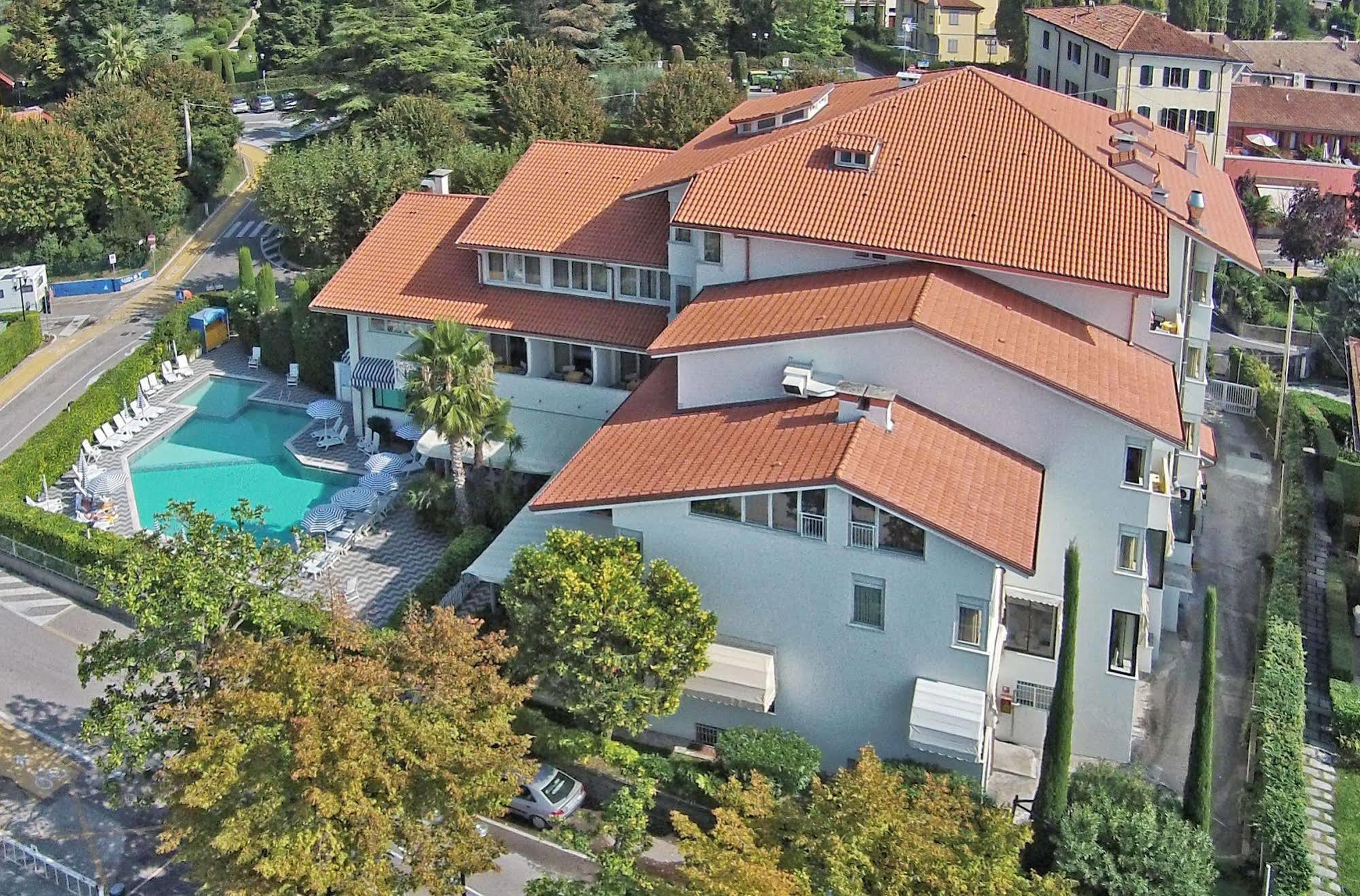 Hotel Nettuno Бардолино Экстерьер фото