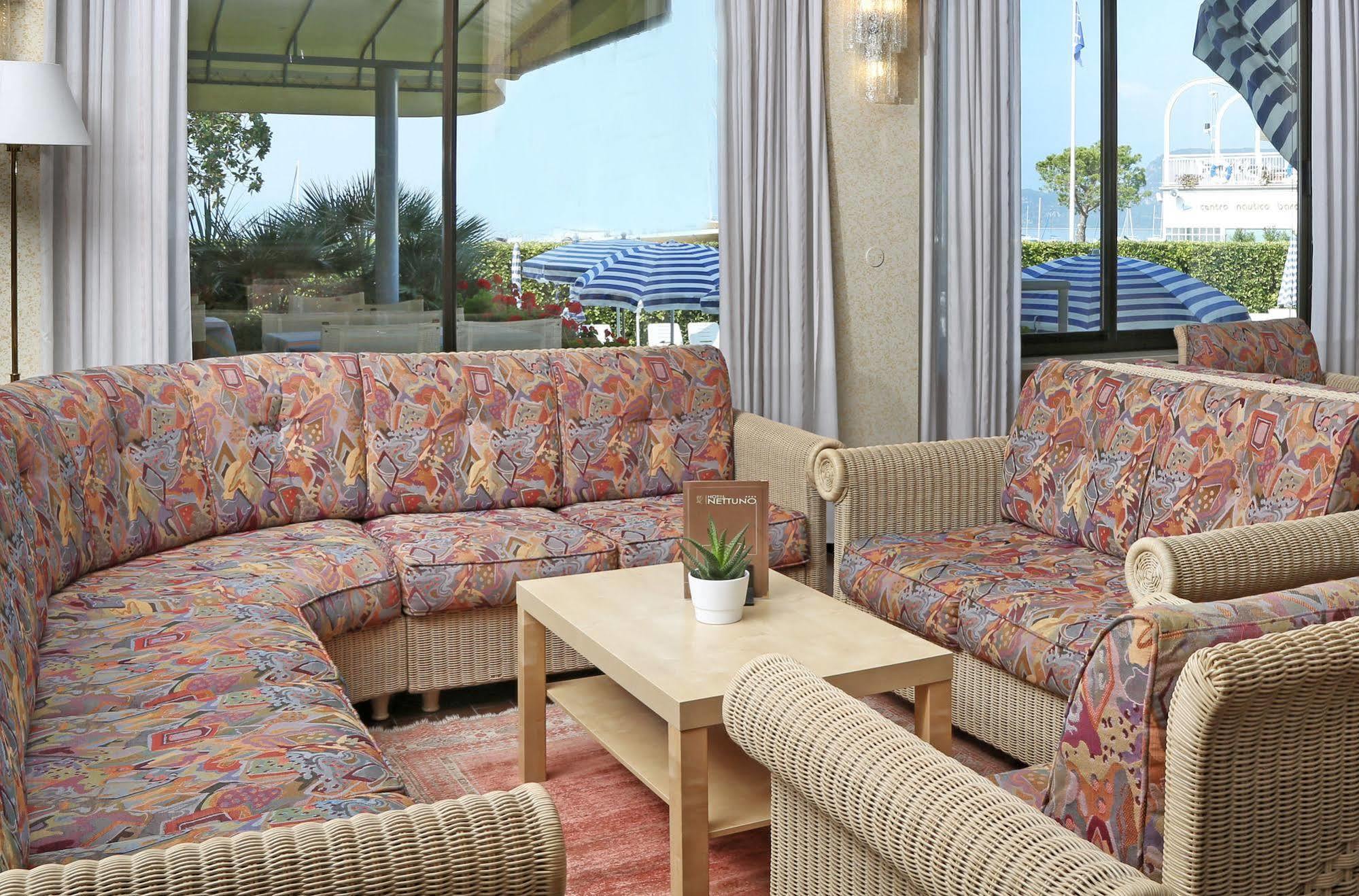 Hotel Nettuno Бардолино Экстерьер фото