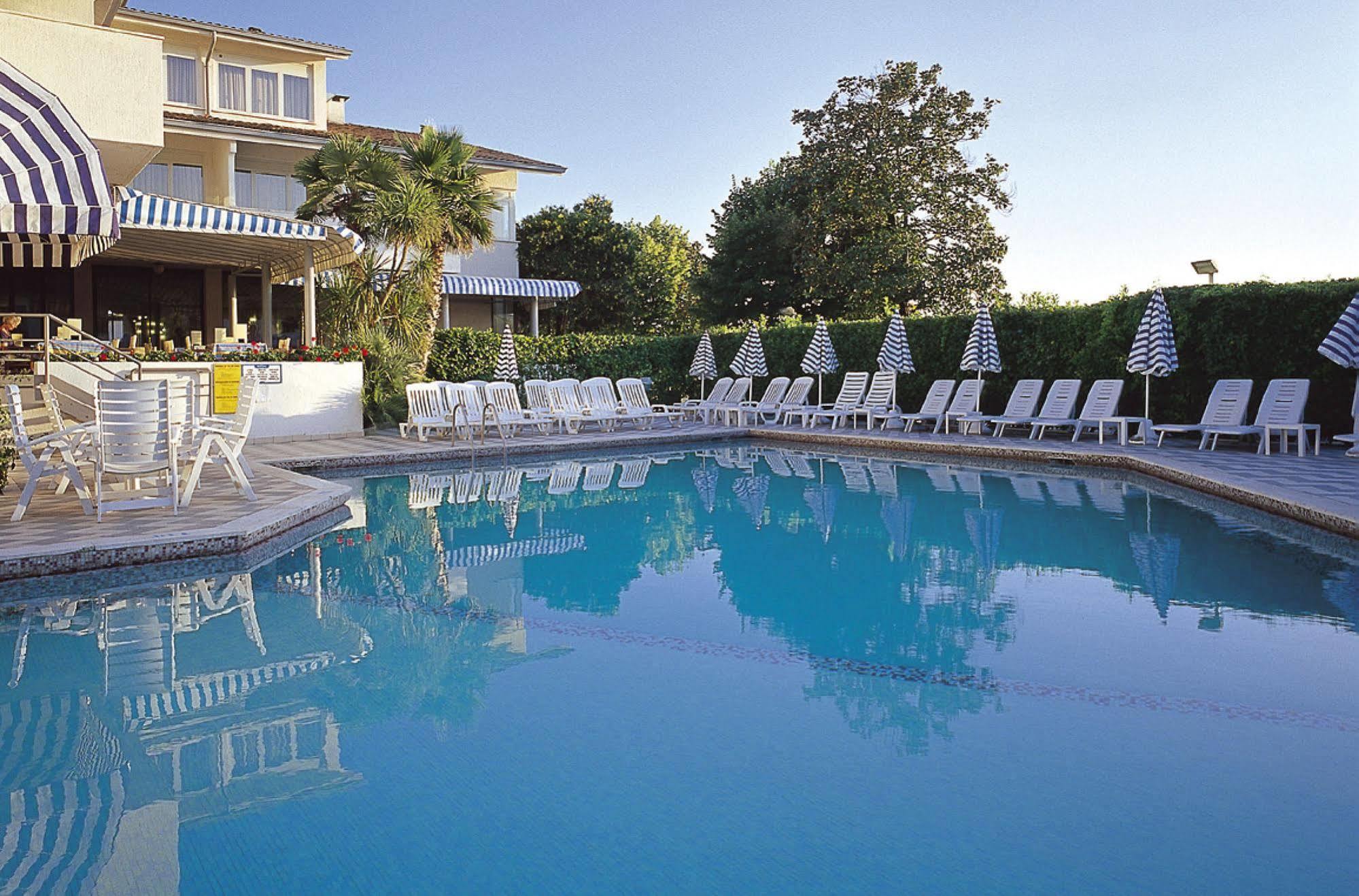 Hotel Nettuno Бардолино Экстерьер фото