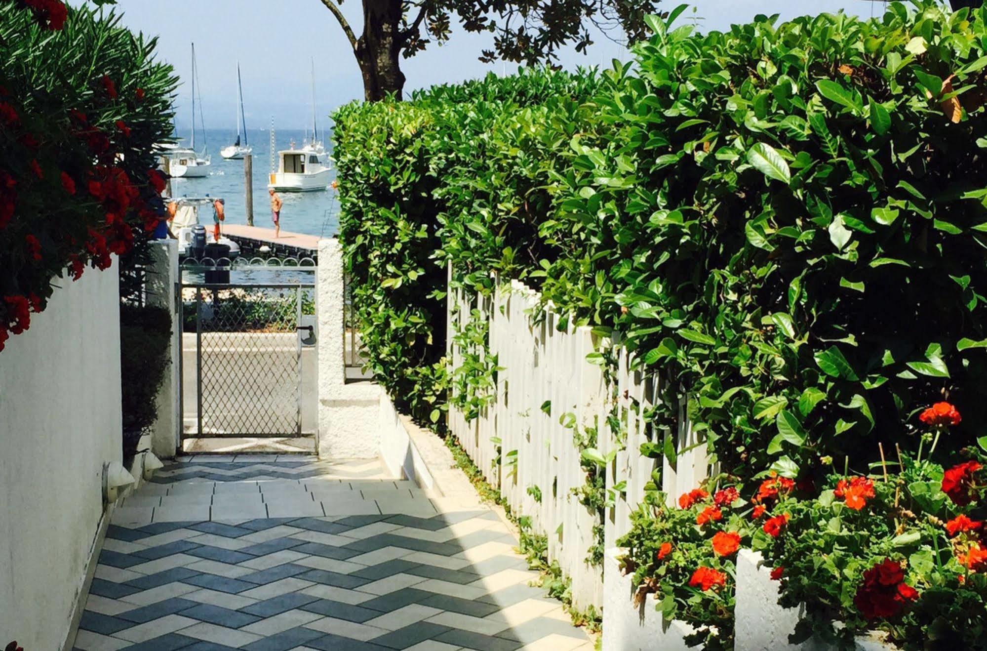 Hotel Nettuno Бардолино Экстерьер фото