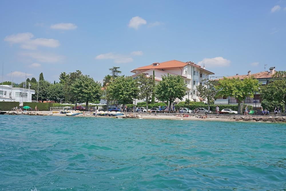 Hotel Nettuno Бардолино Экстерьер фото
